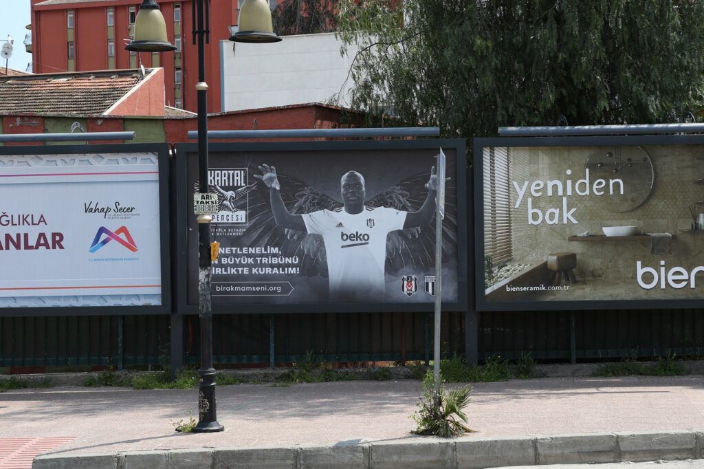 Bırakmam Seni’ bağış kampanyasına destek olarak takımının yanında olduğunu göstermişti.