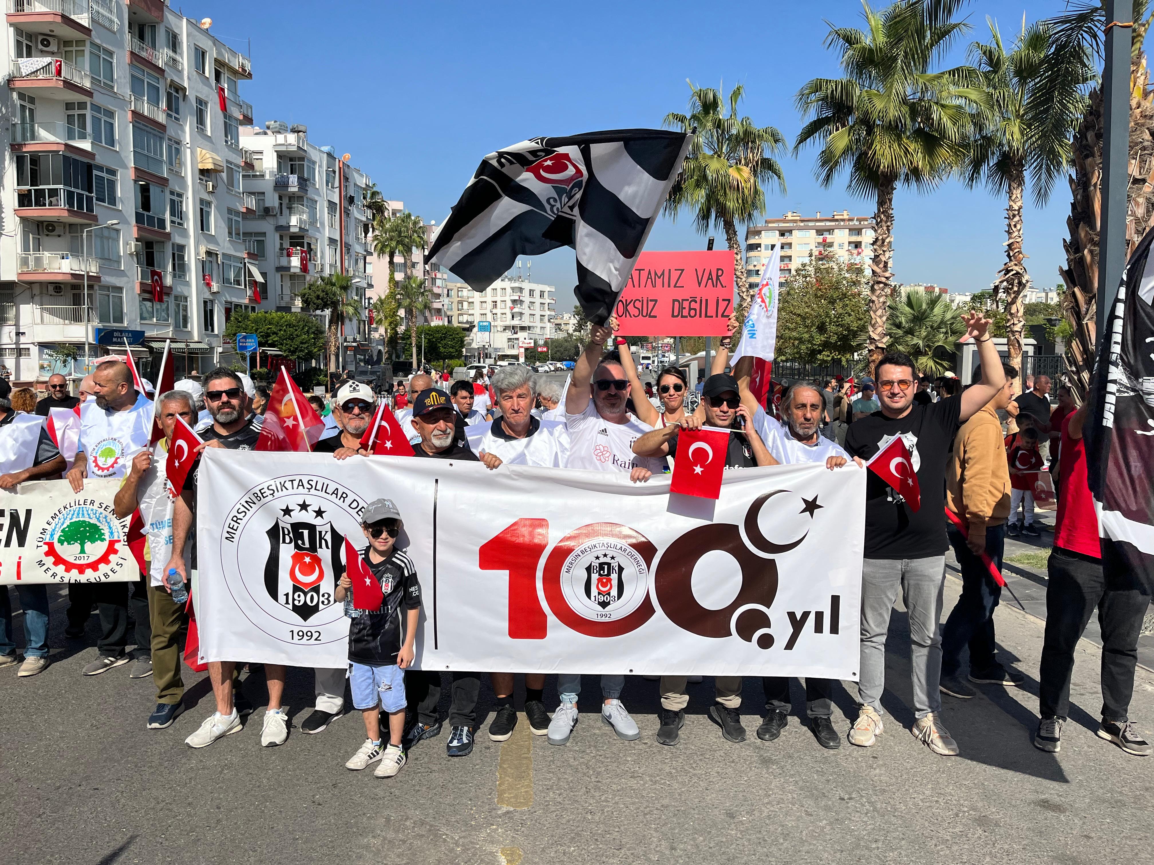 Cumhuriyetimizin 100.yılını kutlamak için STK’lar ile Cumhuriyet Yürüyüşüne katıldık. Mersin’de dernekler arasında spor derneği olarak tek katılan derneğimize hem Beşiktaş'ımızın büyük taraftarları hem de diğer takım taraftarları çok büyük ilgi gösterdiler. YAŞASIN CUMHURİYET 29 Ekim 2023
