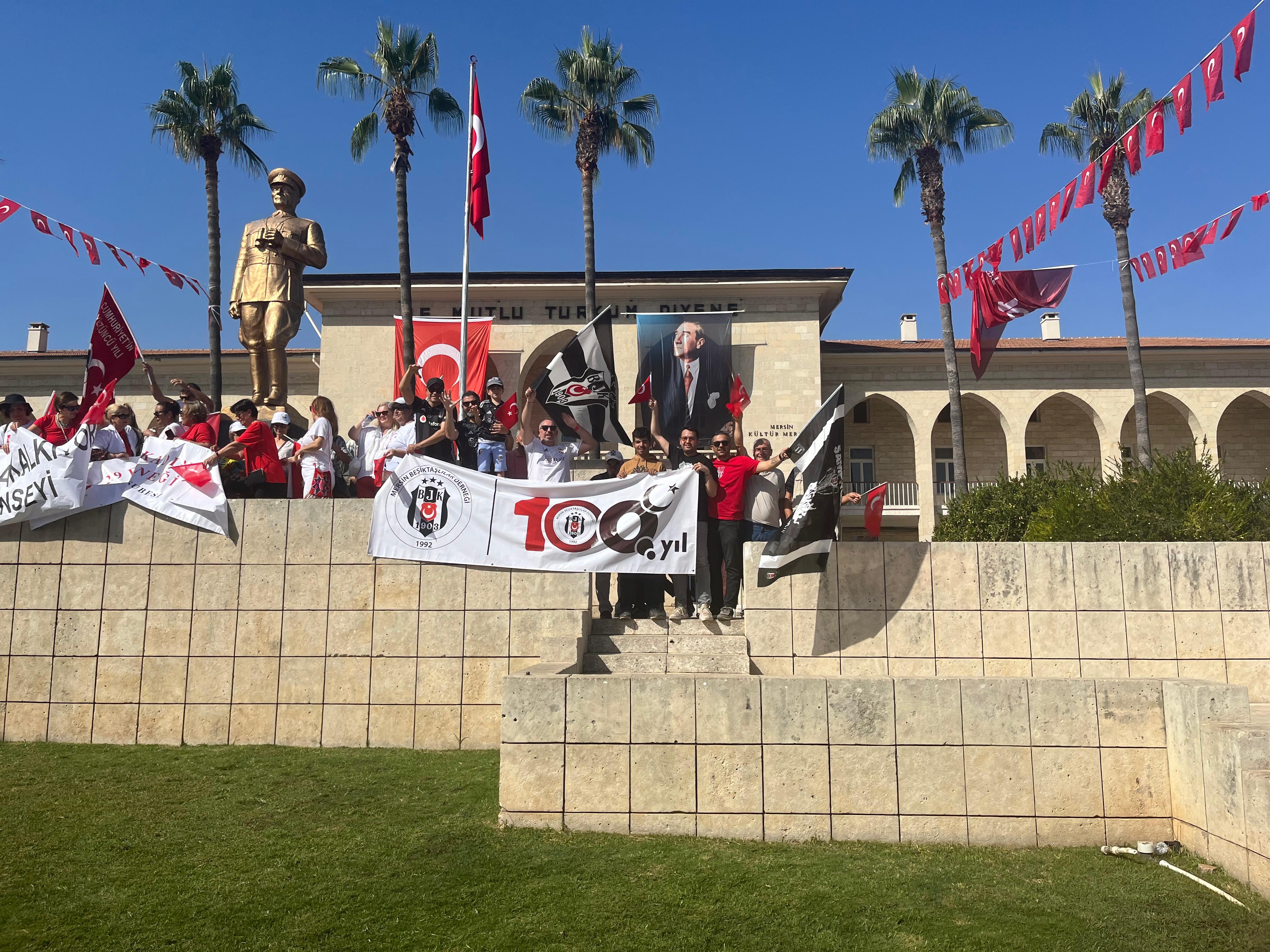 Cumhuriyetimizin 100.yılını kutlamak için STK’lar ile Cumhuriyet Yürüyüşüne katıldık. Mersin’de dernekler arasında spor derneği olarak tek katılan derneğimize hem Beşiktaş'ımızın büyük taraftarları hem de diğer takım taraftarları çok büyük ilgi gösterdiler. YAŞASIN CUMHURİYET 29 Ekim 2023