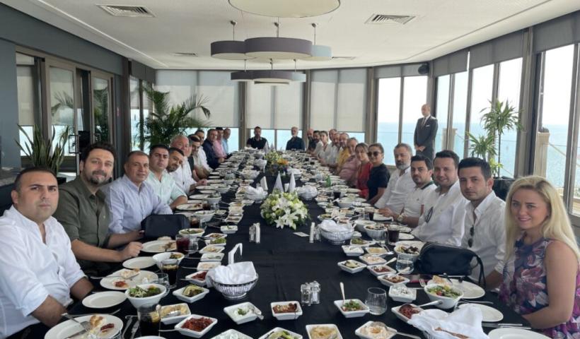MERSİN BEŞİKTAŞLILAR DERNEĞİ YENİ ÜYELERİ DİVAN OTELDE DÜZENLENEN ÖĞLE YEMEĞİNDE BİR ARAYA GELDİ