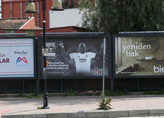 Bırakmam Seni’ bağış kampanyasına destek olarak takımının yanında olduğunu göstermişti.