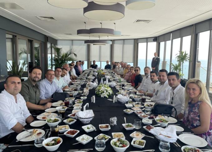 MERSİN BEŞİKTAŞLILAR DERNEĞİ YENİ ÜYELERİ DİVAN OTELDE DÜZENLENEN ÖĞLE YEMEĞİNDE BİR ARAYA GELDİ