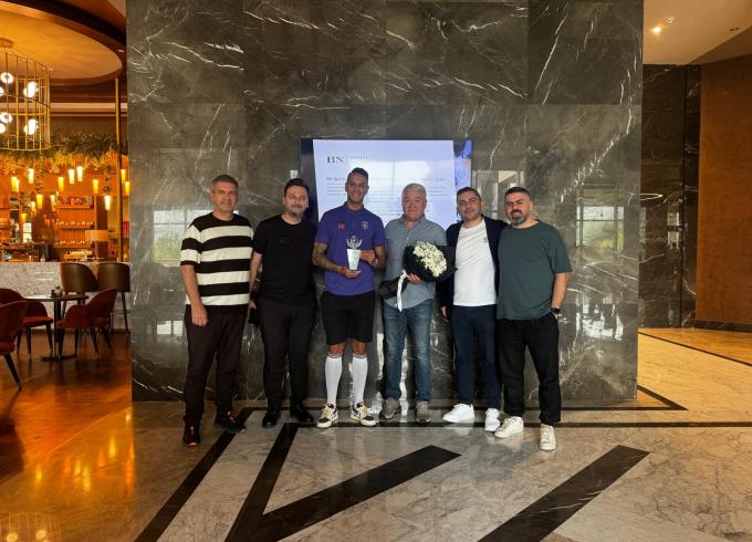 Kaptan Souza'ya Teşekkür Plaketi