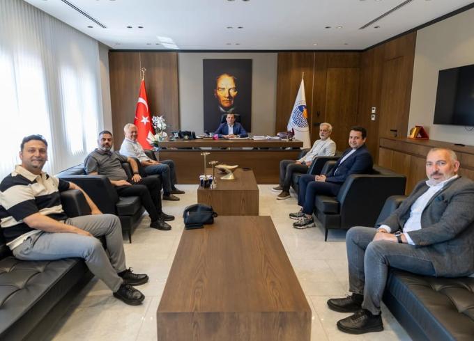 Mersin Beşiktaş 100.Yıl parkının yenilenmesinde desteklerini esirgemeyen, yenilenmesinde çok büyük emekleri olan Yenişehir Belediye Başkanı Abdullah ÖZYİĞİT ve Yenişehir Fen İşleri Müdürü Emre Gökhan YILDIRIM’ı makamlarında ziyaret ederek plaketlerini takdim ettik. Ziyaretimizde Dernek Başkanımız Ufuk ONUK, katkılarından dolayı Başkan Abdullah ÖZYİĞİT ve Emre Gökhan YILDIRIM’a teşekkür ederek görevlerinde başarılar diledi.