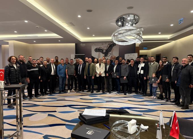 Yeni kongre üyelerine Mersin Divan Oteli'nde yapılan törenle kartlarını takdim ettik. Kendilerine hayırlı olsun diliyoruz. 10 şubat 2025